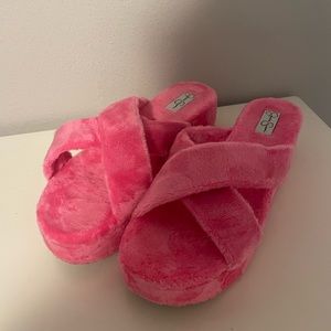 ‘Jessica Simpson’ Pink Fuzzy Platform Slippers